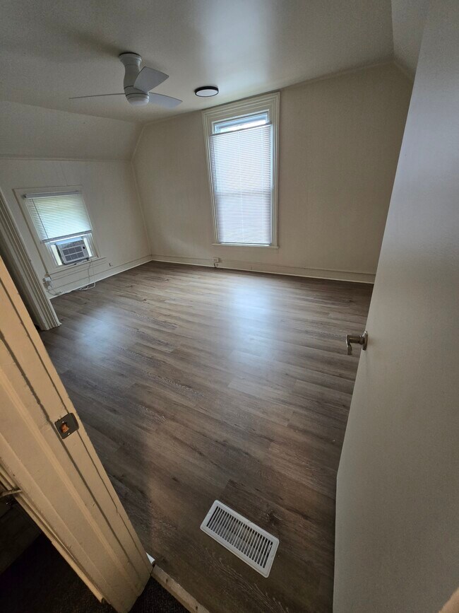 201 N Normal St Unidad 201 North Normal St, Apt 3#
