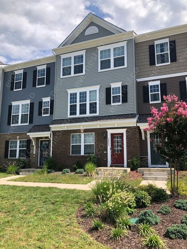 Beautiful 3 Story Townhome - THE LANDING A... - Beautiful 3 Story Townhome - THE LANDING A...