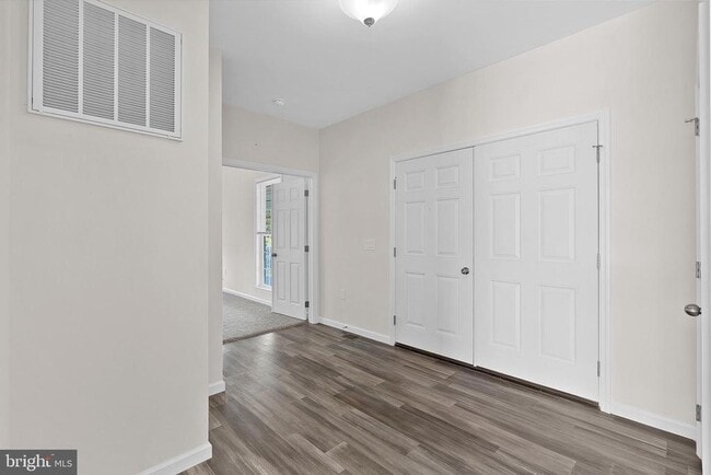 Photo - 100 Holiday Ct