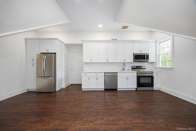 Building Photo - 42 Beechwood Ave Unit B Rental