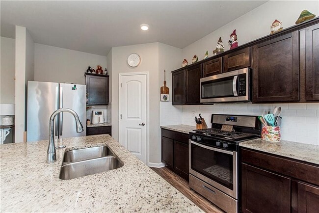 Photo - 717 W Lakeshore Landing Dr