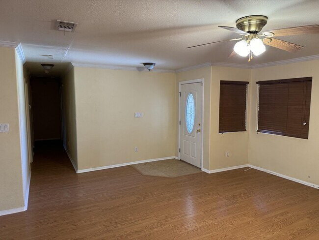 Photo - 9000 Underwood Ave