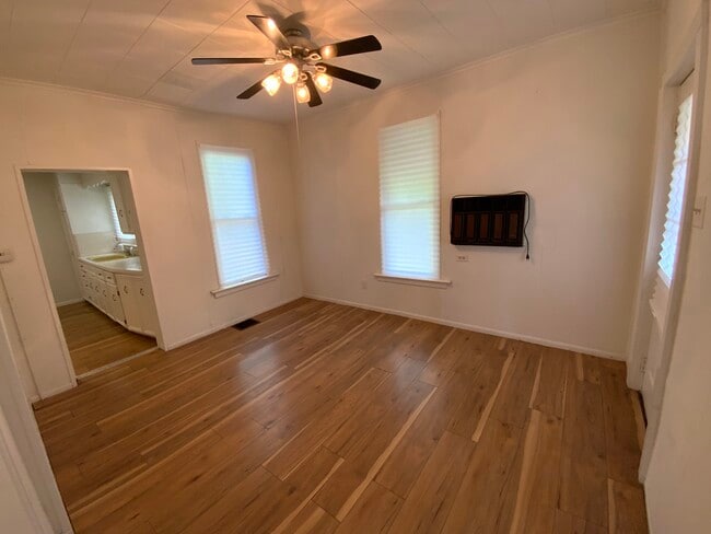 Photo - 908 Jewell St