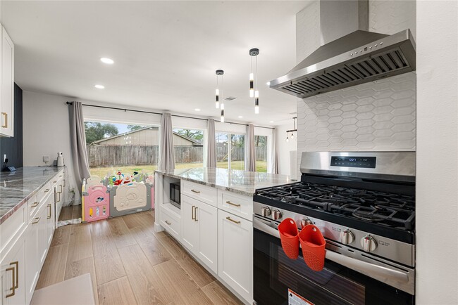 Building Photo - 3410 Tanglewilde St