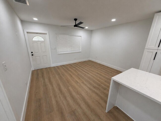 Photo - 1077 NE 34th St Unit 1