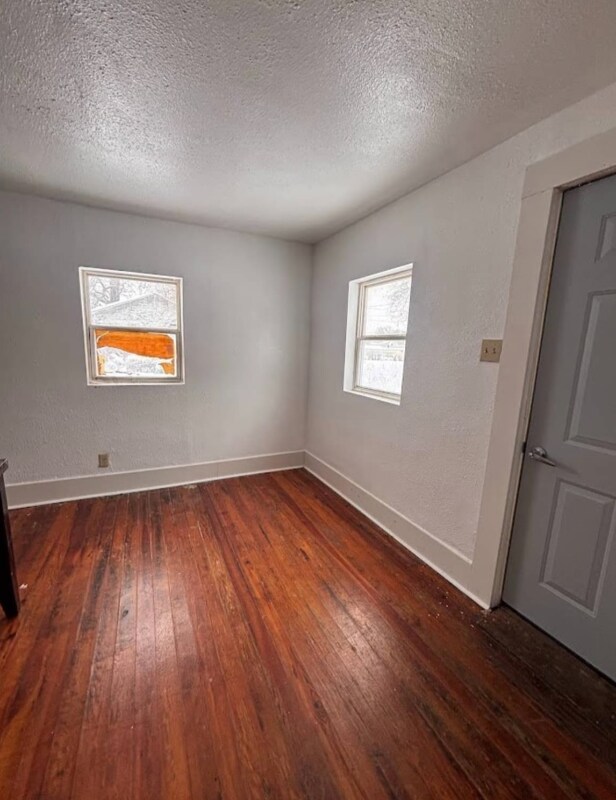 Photo - 928 W Waggoner St