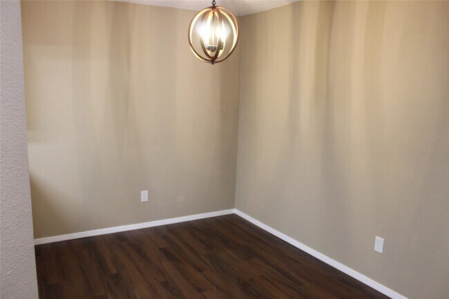 Photo - 2011 Spenwick Dr Unit 427