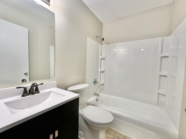Building Photo - 2011 Lenox Ave Rental