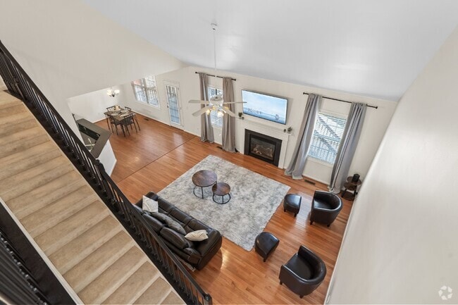 Building Photo - Gorgeous 4 Bedroom Home with Spacious Layo...