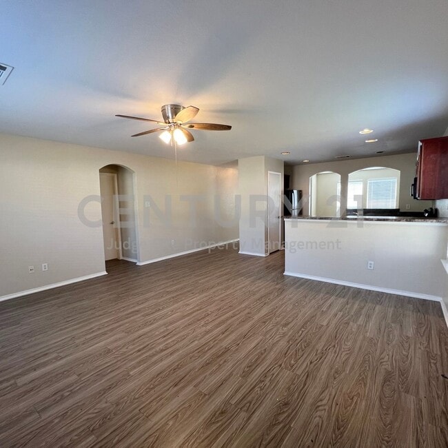 Photo - Beautifully Maintained 3/2/2 in NORTHWEST ...