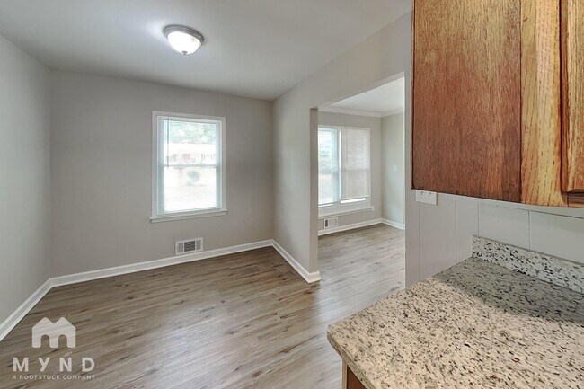 Photo - 6345 Oakview Ln