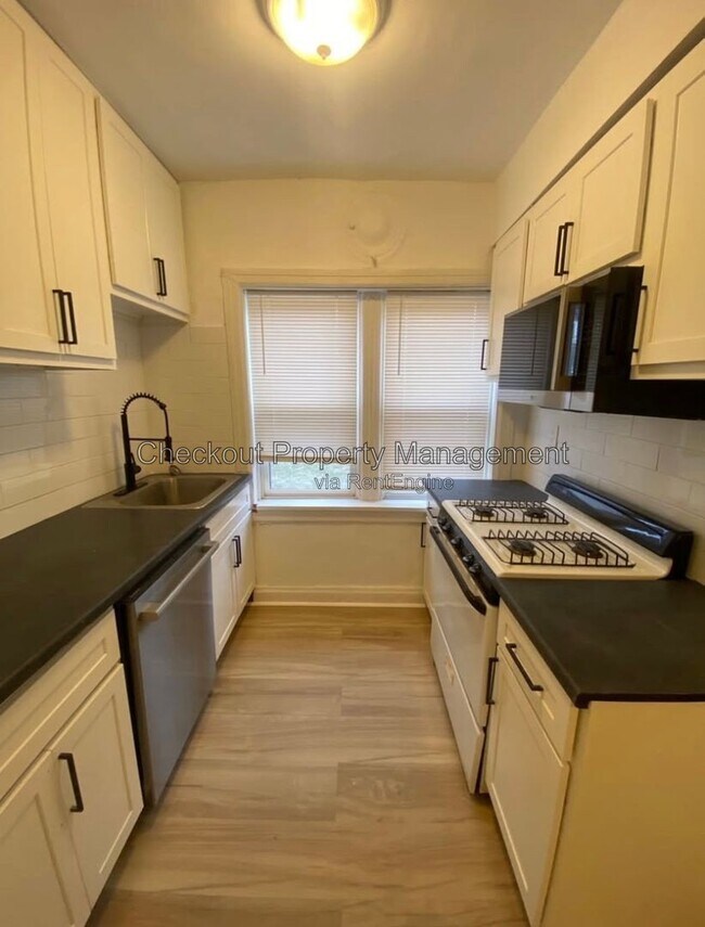 7334-40 Forsyth Blvd