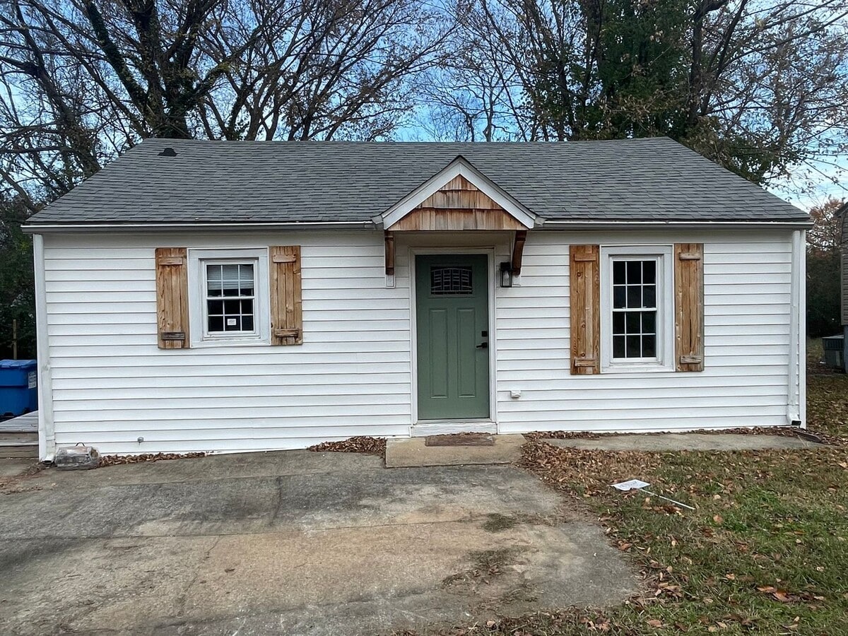 Photo - 2 Bedroom Pet Friendly Home For Rent Near Madison Street!