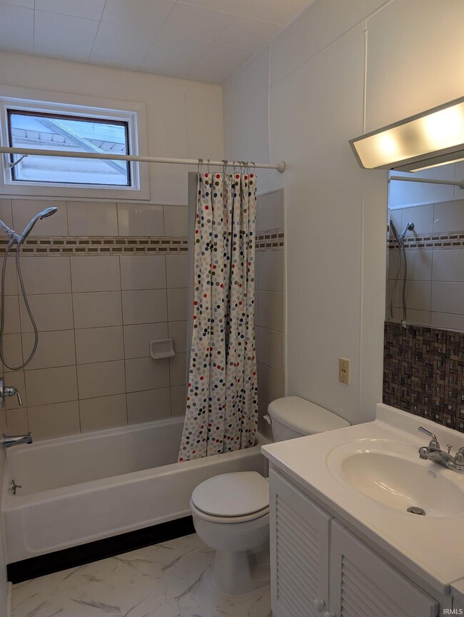 Photo - 925 Cedar St