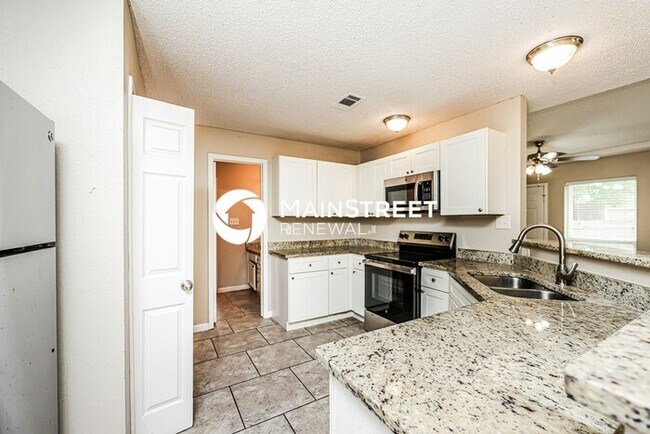 Photo - 4 Bedroom Pet-Friendly Home in Mesquite, TX with Main Street Renewal