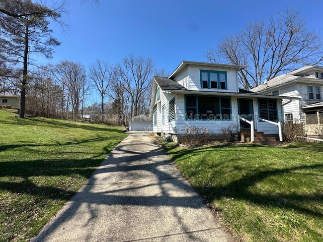 Building Photo - 449 24th St N