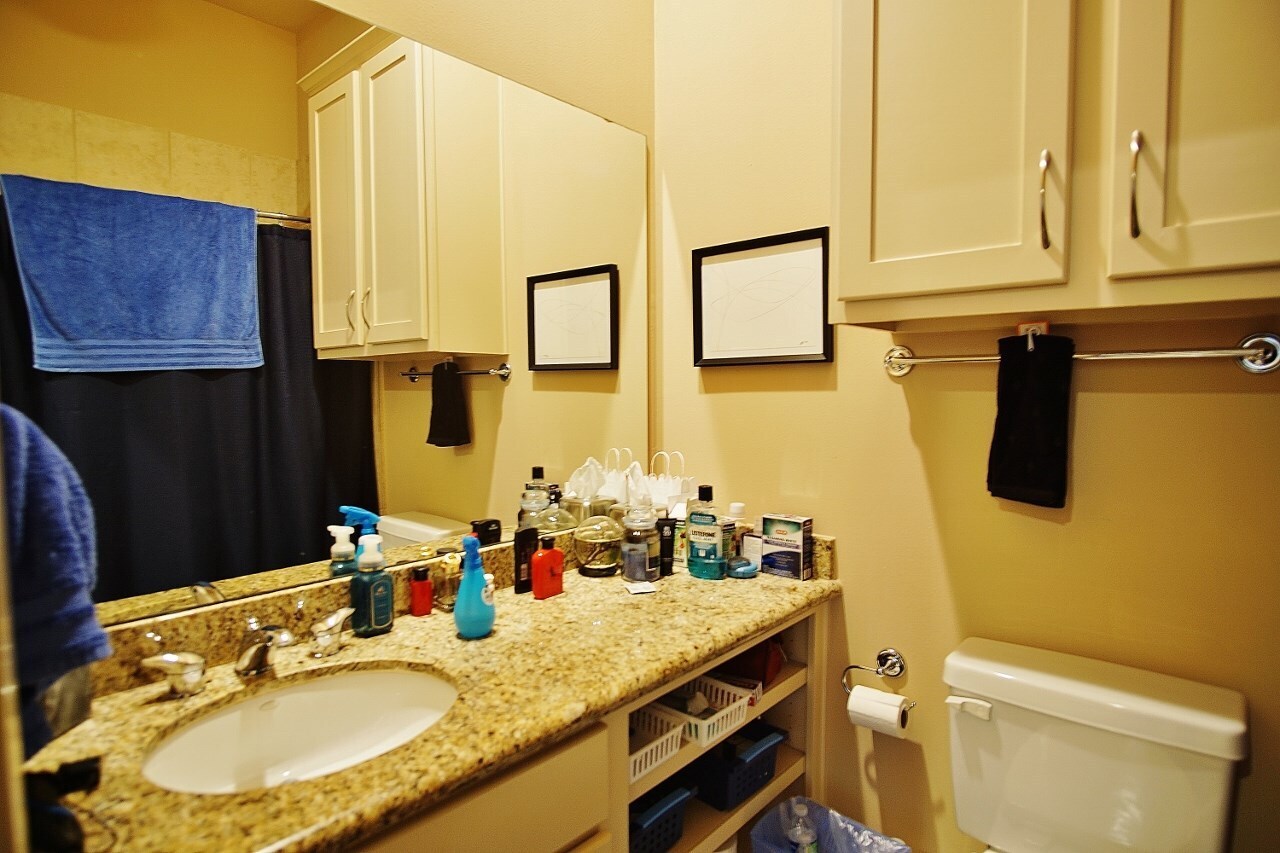 Photo - 818 Lester St
