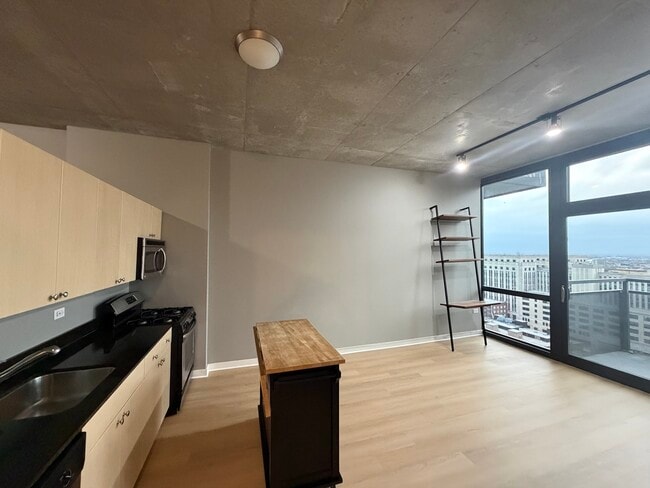 Photo - 235 W Van Buren St Unidad 2613