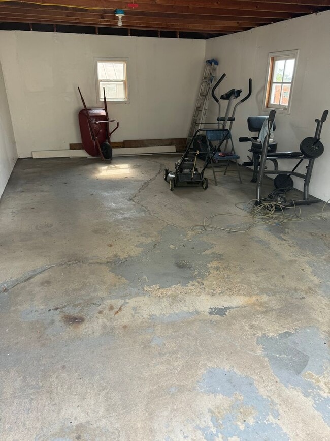 Photo - Huge Urbandale Home with Fenced In Back Yard!