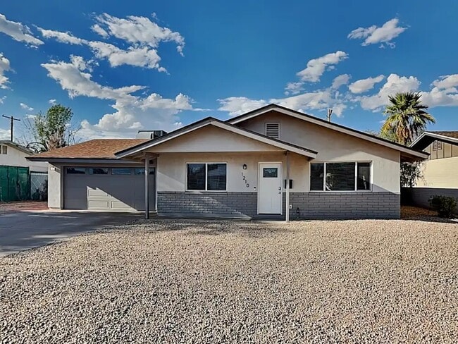 Building Photo - 1211 W Elna Rae St