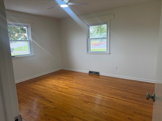 2775 Ridgedale Rd