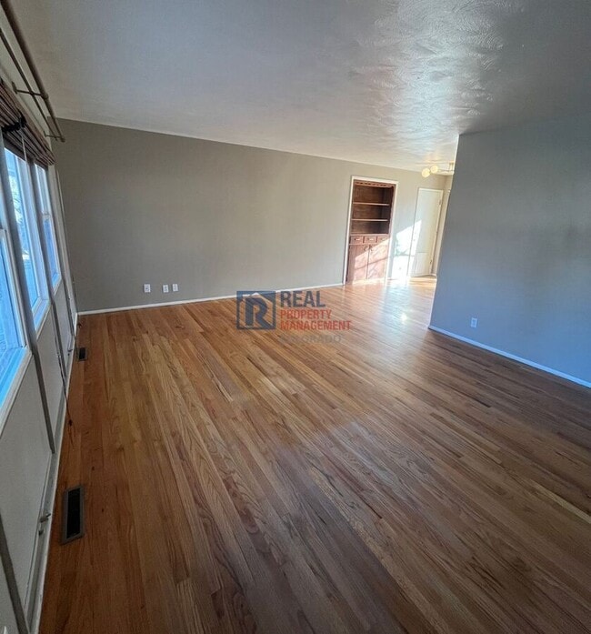 Photo - 2013 W Lake St