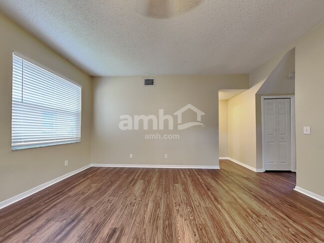 Photo - 17756 Oak Bridge St