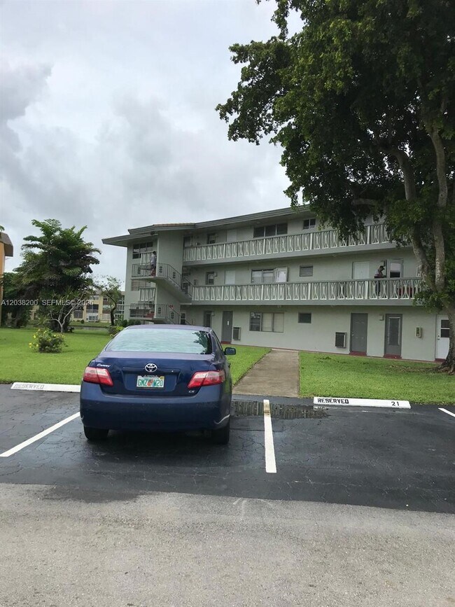Photo - 5420 NW 11th St Unidad 205