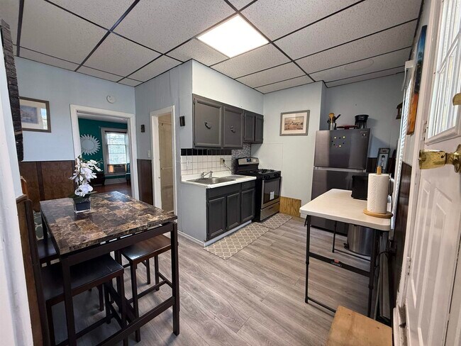 Photo - 60 CARLTON Ave