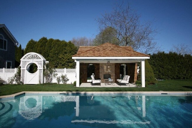 Photo - 205 White St
