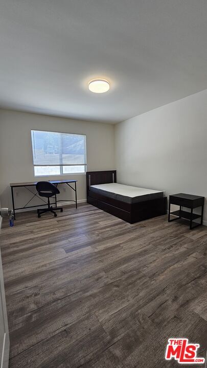1320 W 37th St