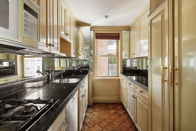 Photo - 50 Sutton Pl S Unit 11H