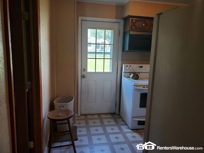 Photo - 105 W Franklin St