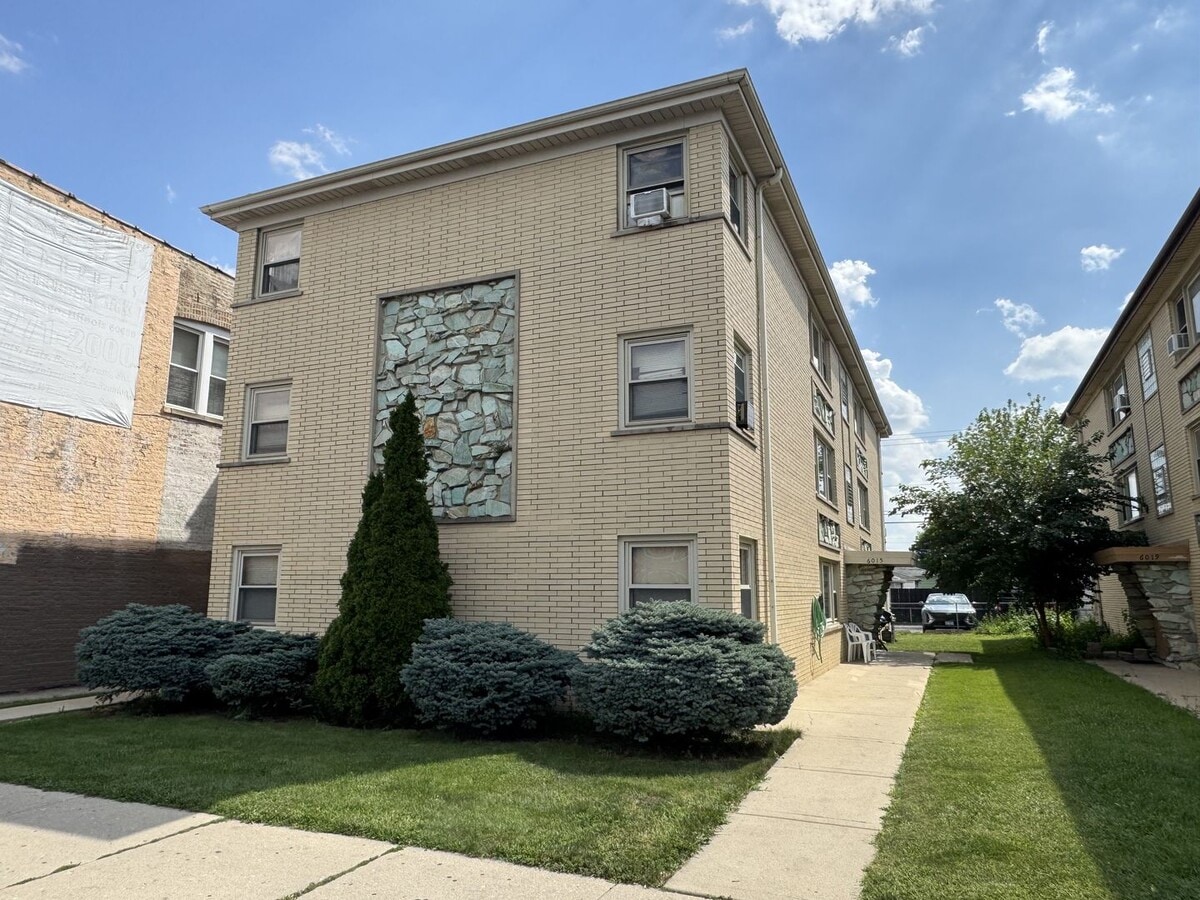 Photo - 6015 W Diversey Ave
