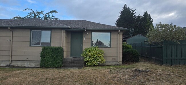 Building Photo - Port Angeles Duplex for Lease