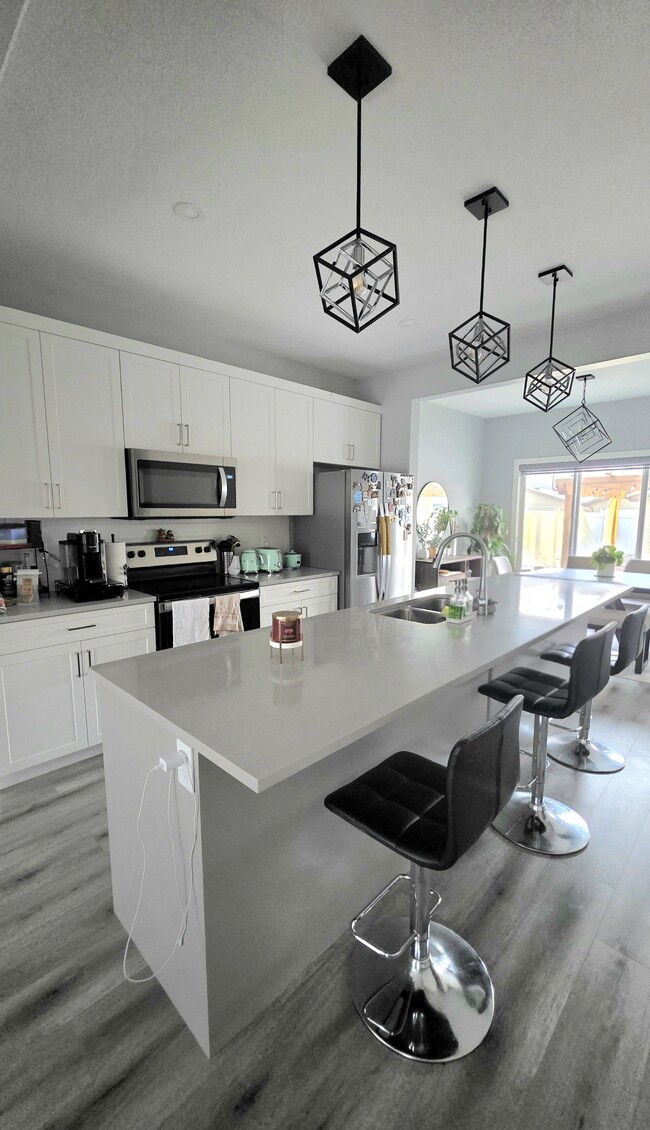 Photo - 959 McFaull Mnr