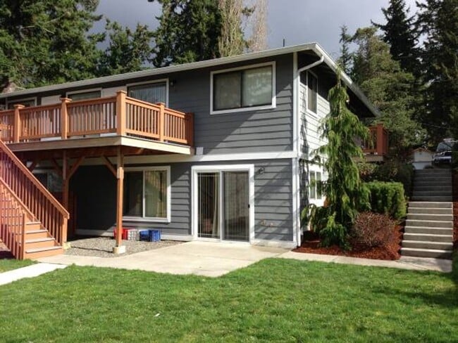 Building Photo - Pre-Leasing Now! 7 Bed 3 Bath with Bonus Room!