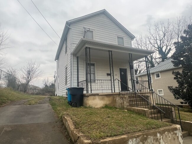 5 bedroom 2 bath home! **SECTION 8 Welcome!** - 5 bedroom 2 bath home! **SECTION 8 Welcome!**