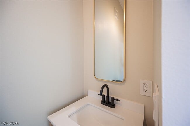 Photo - 330 E Country Club Dr