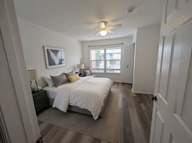 4015 Venetian Bay Dr