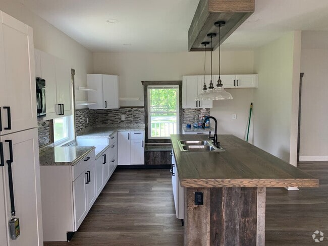 Building Photo - Country living at its finest! Rental