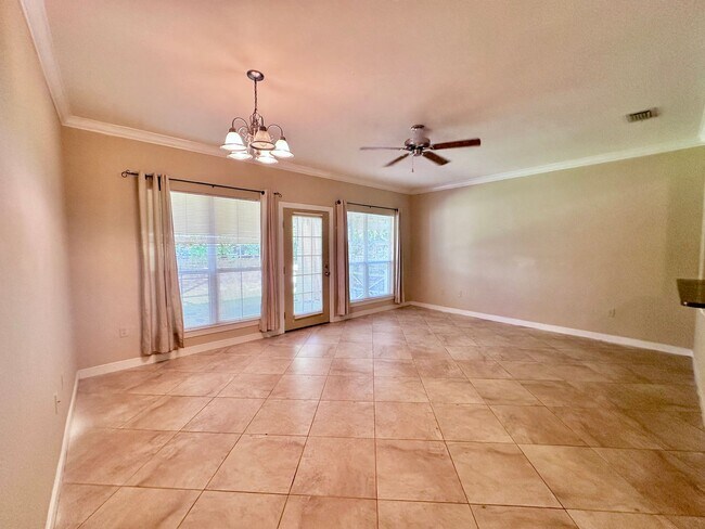 Photo - Adorable 3B/2.5B Unfurnished Townhome loca...