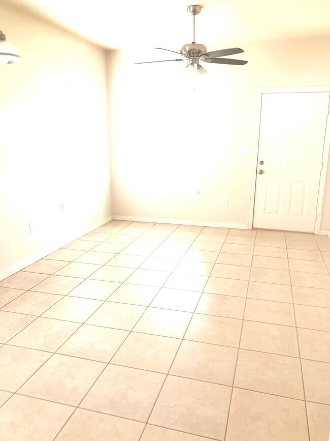 Photo - 213 N Prairie St