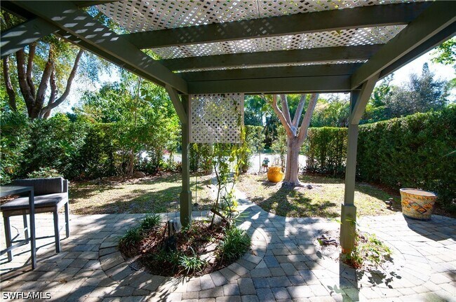 1313 Solana Rd