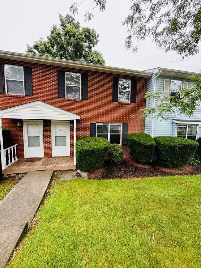 Building Photo - 208 Pheasant Run Dr