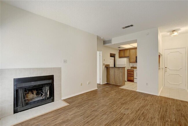 Photo - 806 W 24th St Unit 122