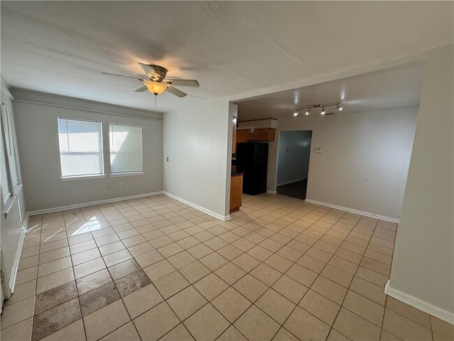 Photo - 1308 Charmaine Cir E