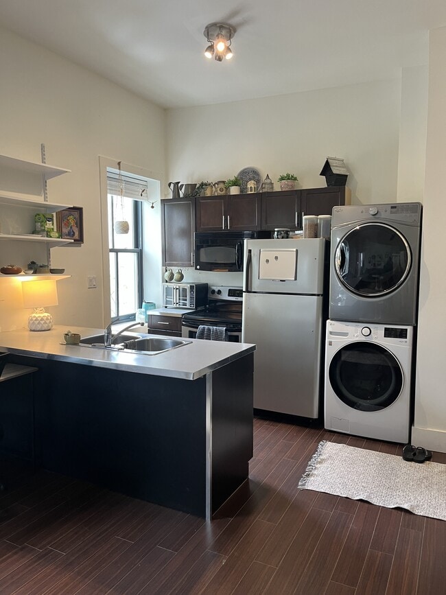 Photo - 73 King St W Unit 301