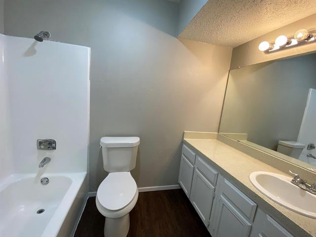 Photo - 9696 Walnut St