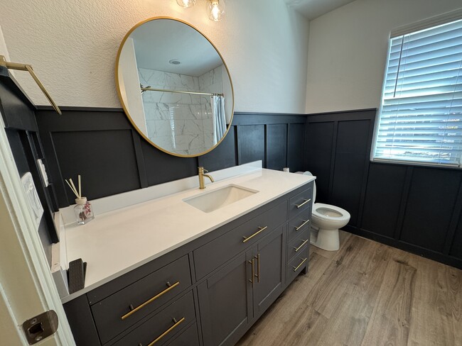 Photo - 977 Salmon Pond Way